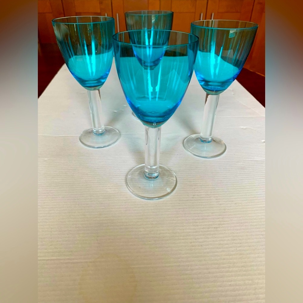 Set of 4 Turquoise blue glasses with clear stem wine glasses juice water glasses